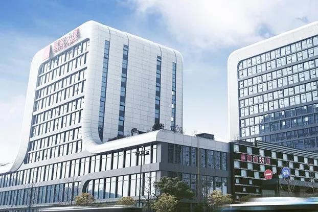 爆雷！“軟體家居巨頭”董事長被調(diào)查，百億債務(wù)壓頂頻繁海外并購